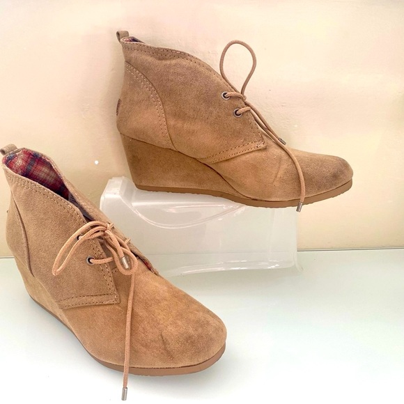 Mad Love  Tan Wedge Ankle Boots Laces Round Toes Size 10M - Picture 1 of 9